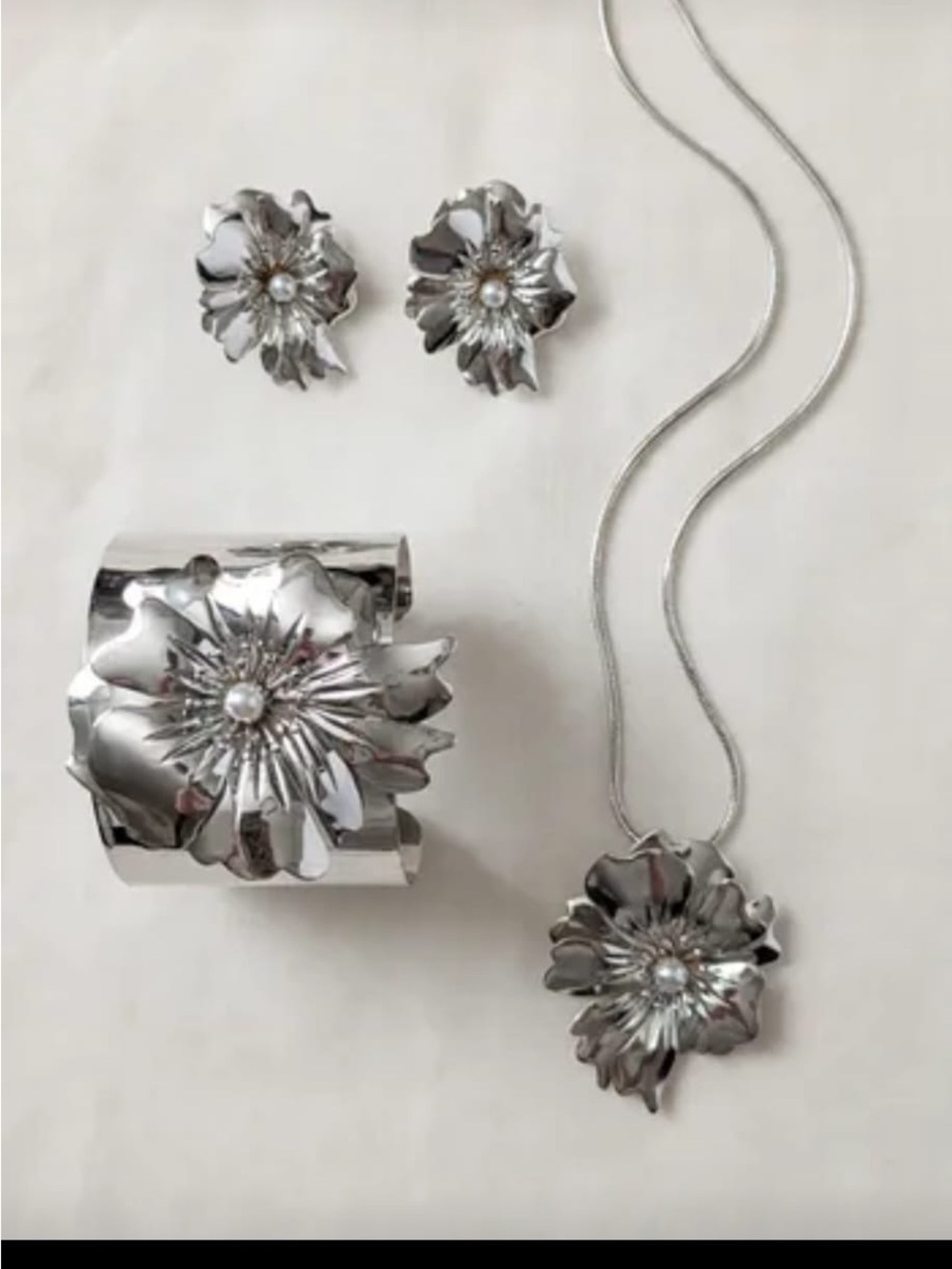 Elegant Silver Floral Jewelry Set with Pearl Accent